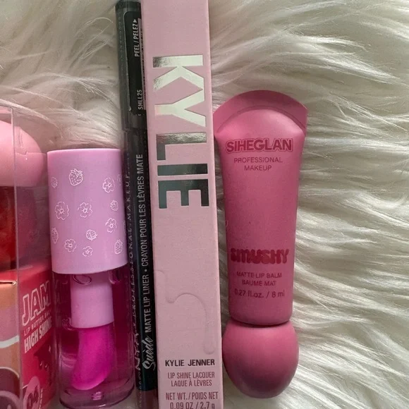 LIPPIE bundle!! - Picture 2 of 4